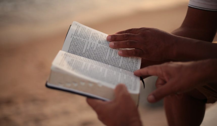 Bible-lire-vacances GENÈSE 2.13, MARC 6.31 DES VACANCES VIDES DE SENS OU PAS